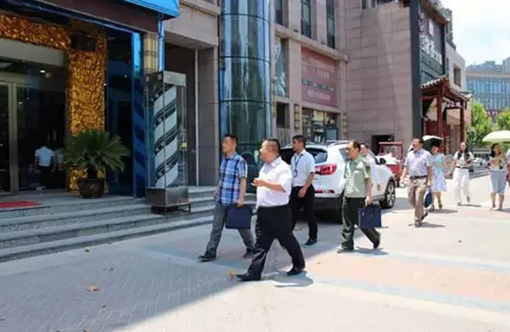 華地新街迎接合肥市市級(jí)特色商業(yè)示范街區(qū)驗(yàn)收組專(zhuān)家