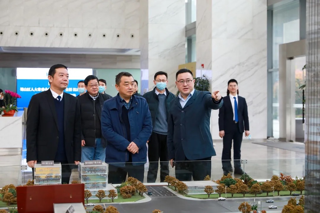 合肥市蜀山區(qū)人大常委會(huì)主任沈成富一行深入新華控股集團(tuán)和華地集團(tuán)調(diào)研指導(dǎo)！