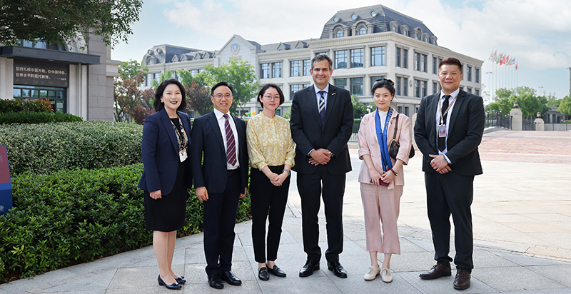 英國公使銜參贊訪校，共敘中英文化交流