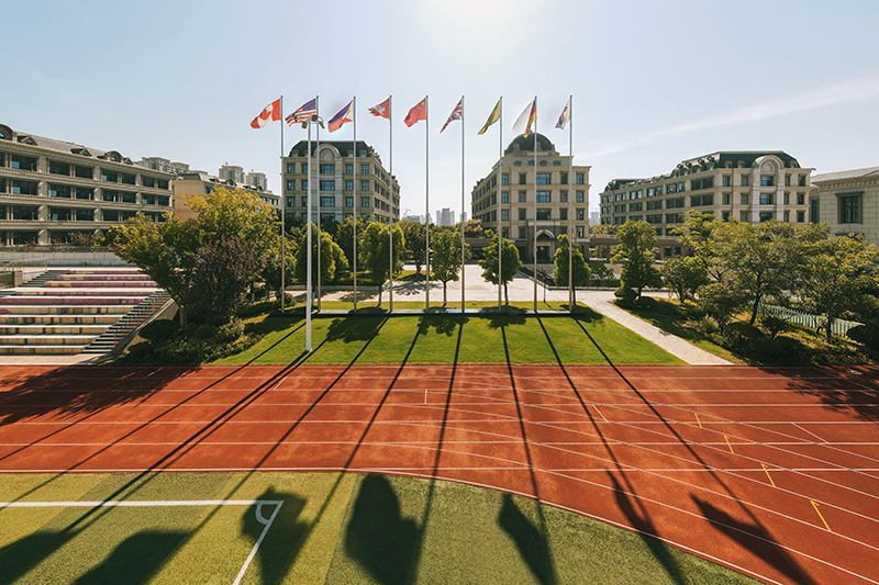 在深秋的新華，遇見一眼心動的“美拉德”校園！