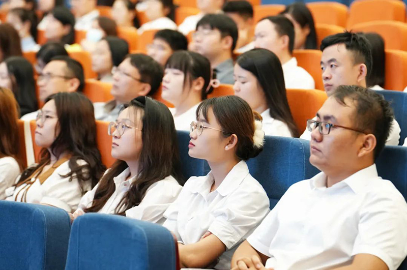 踔厲奮發(fā)，砥礪前行——新華高級中學(xué)2023-2024學(xué)年第二學(xué)期期末全體教職工大會