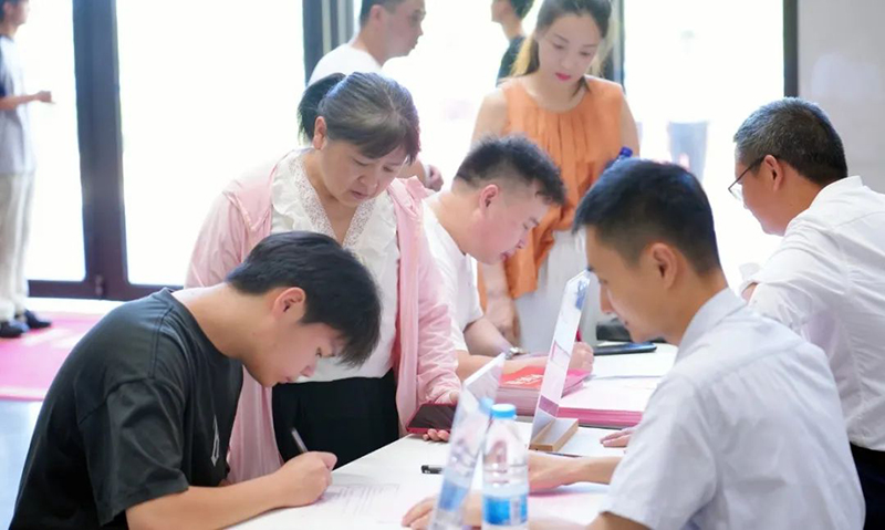 從“新”出發(fā)，“新”向未來——新華高級中學2024級高一新生報到紀實