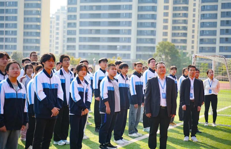 創(chuàng)文明校園，做文明學(xué)生——我校舉行秋季學(xué)期第一周升旗儀式