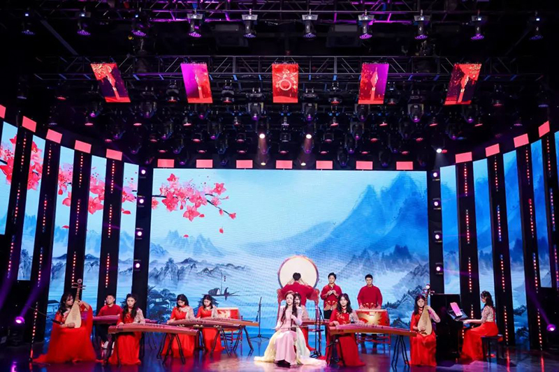 合肥新華公學(xué)民樂(lè)團(tuán)閃耀百花獎(jiǎng)?lì)C獎(jiǎng)典禮，斬獲金獎(jiǎng)載譽(yù)而歸