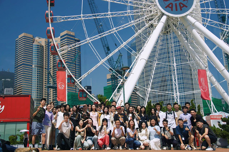 少年破壁 勇闖維港丨新華公學(xué)融合部高中學(xué)子“征戰(zhàn)”世界500強(qiáng)金融總部紀(jì)實